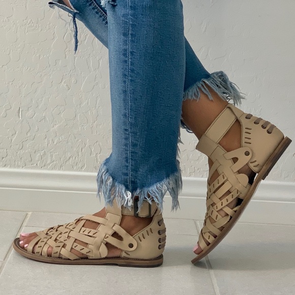 Leather Buckle Studs Detailed Gladiator Sandal - Picture 7 of 8